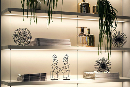 Belysning hylla med LED-list & LED-strip